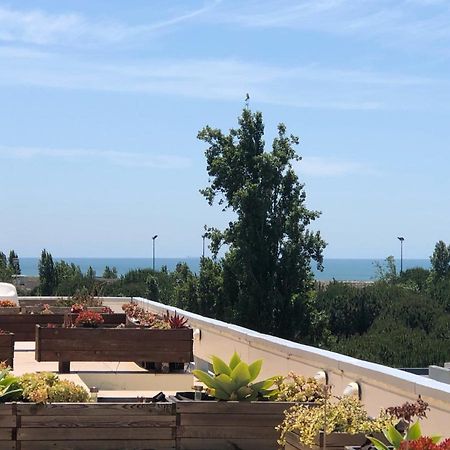 Beautiful Penthouse Apartment With Terrace - 4 Minute Walk To The Beach Troia Exterior foto